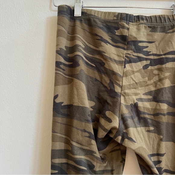 Johnny Was JW Los Angeles Camouflage Legging Pants Floral Snake Embroidery Sz S - Picture 4 of 4